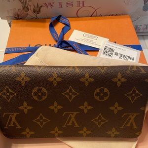 Louis Vuitton Zippy Wallet Fuchsia